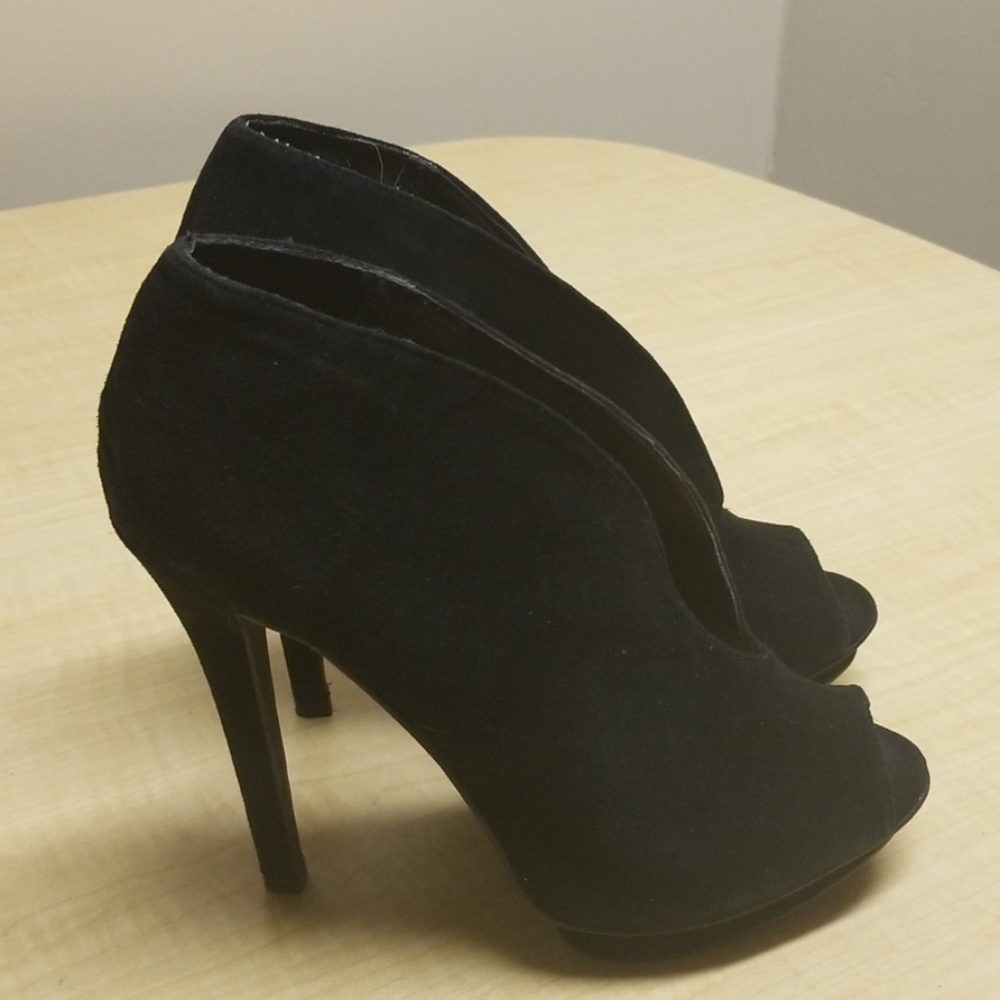 Shoes - Picture 2 of 6